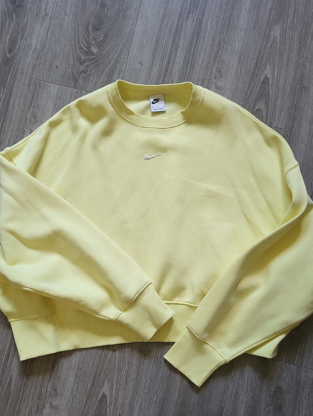 Nike Women’s Pale Yellow Crewneck Sweatshirt